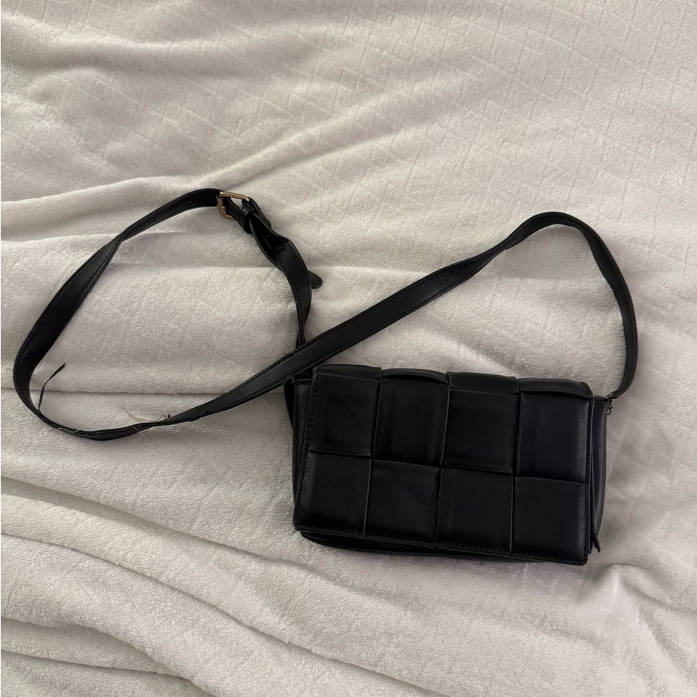 Elegant Black Quilted Crossbody Bag